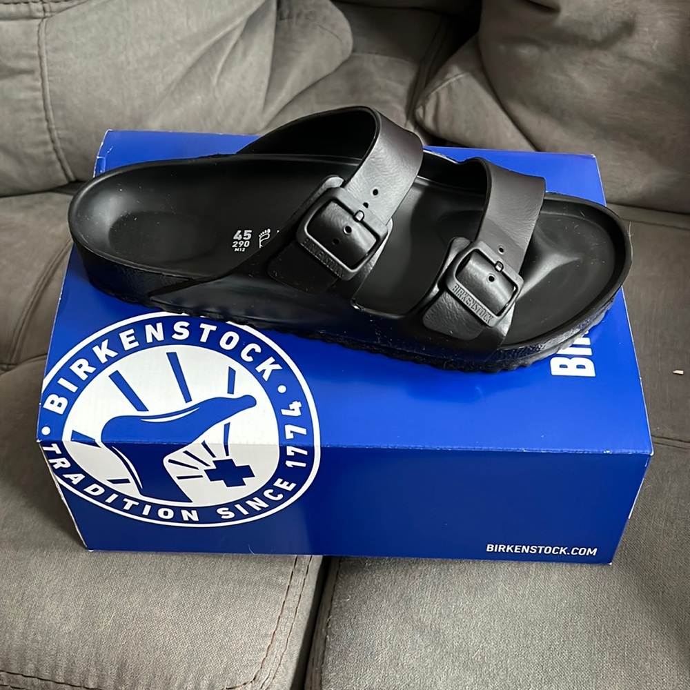Wrong size ordered, never worn.